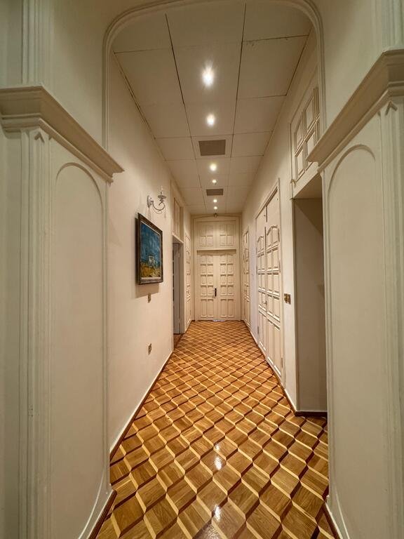 Kirayə verilir 6 otaqlı köhnə tikili, 300 m², 28 May m.-11