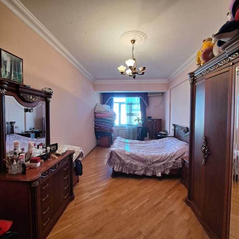 Satılır 3 otaqlı yeni tikili, 160 m², İnşaatçılar m.-4