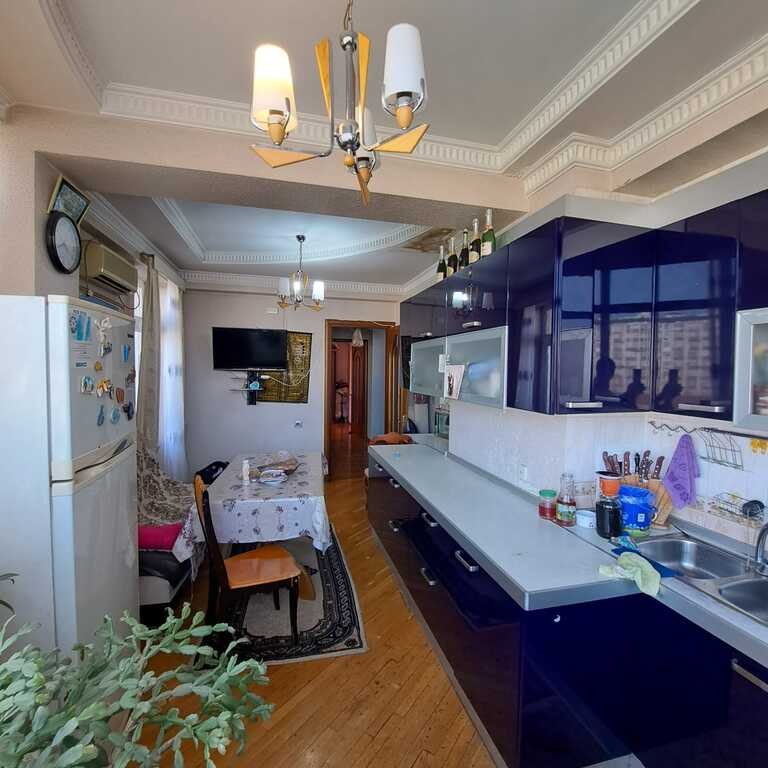 Satılır 3 otaqlı yeni tikili, 160 m², İnşaatçılar m.-6
