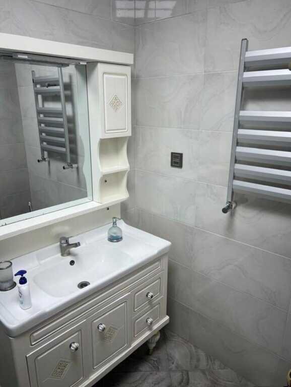 Kirayə verilir 2 otaqlı yeni tikili, 90 m², 28 May m.-11