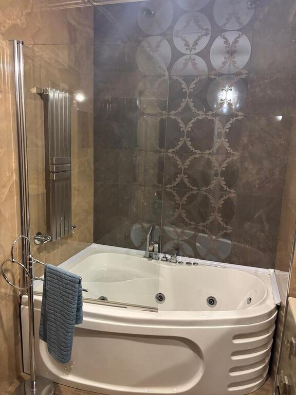 Kirayə verilir 4 otaqlı yeni tikili, 250 m², İçərişəhər m.-7