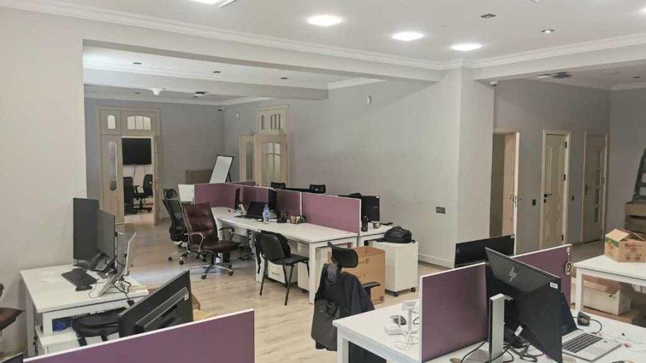 150 m<sup>2</sup> ofis icarəyə verilir, Gənclik m.-4