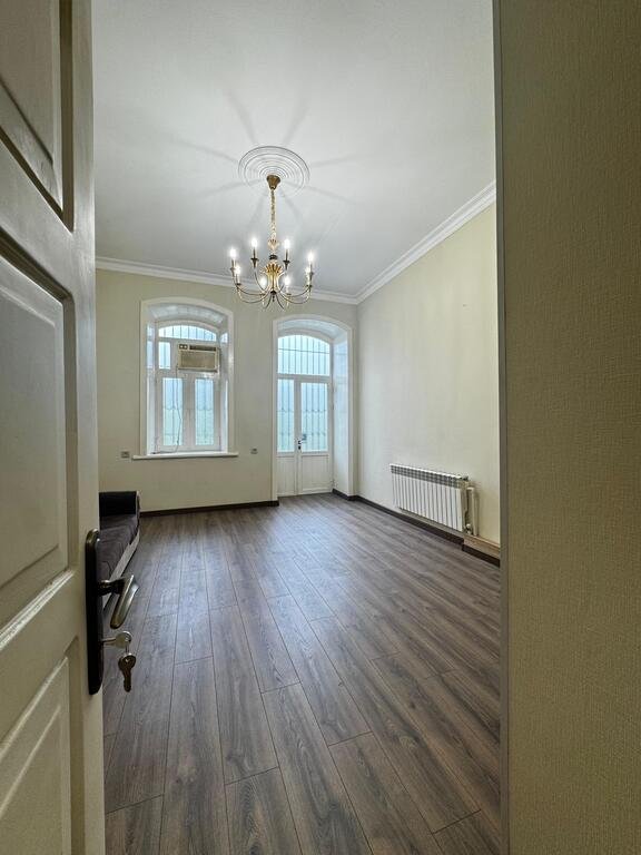 90 m<sup>2</sup> ofis icarəyə verilir, Sahil m.-2