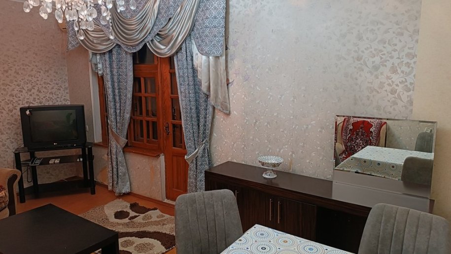 Kirayə verilir 2 otaqlı köhnə tikili, 68 m², Bakıxanov (Razin)-1
