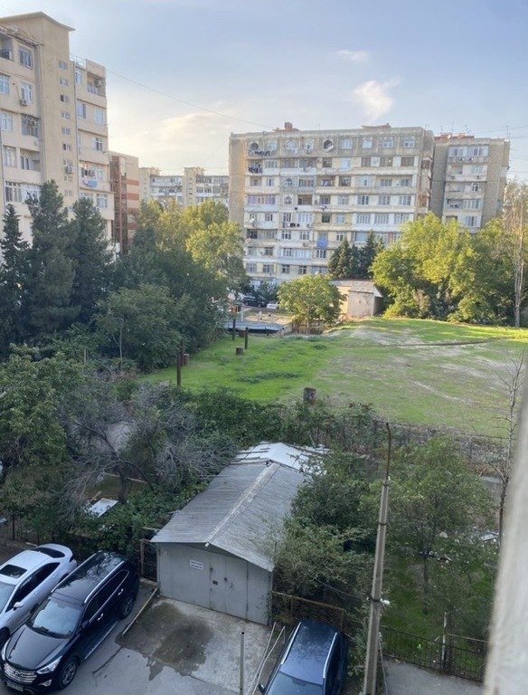 Satılır 2 otaqlı köhnə tikili, 65 m², 8-ci mikrorayon-1