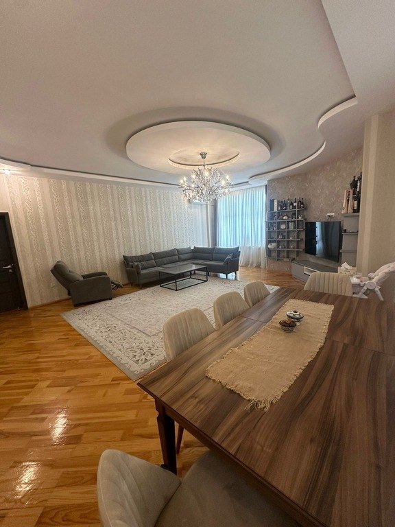 Satılır 4 otaqlı yeni tikili, 150 m², İnşaatçılar m.-2