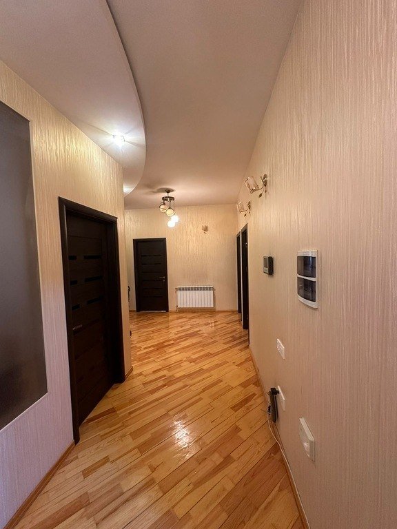 Satılır 4 otaqlı yeni tikili, 150 m², İnşaatçılar m.-4