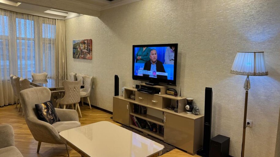 Kirayə verilir 4 otaqlı yeni tikili, 140 m², Nizami m.-4