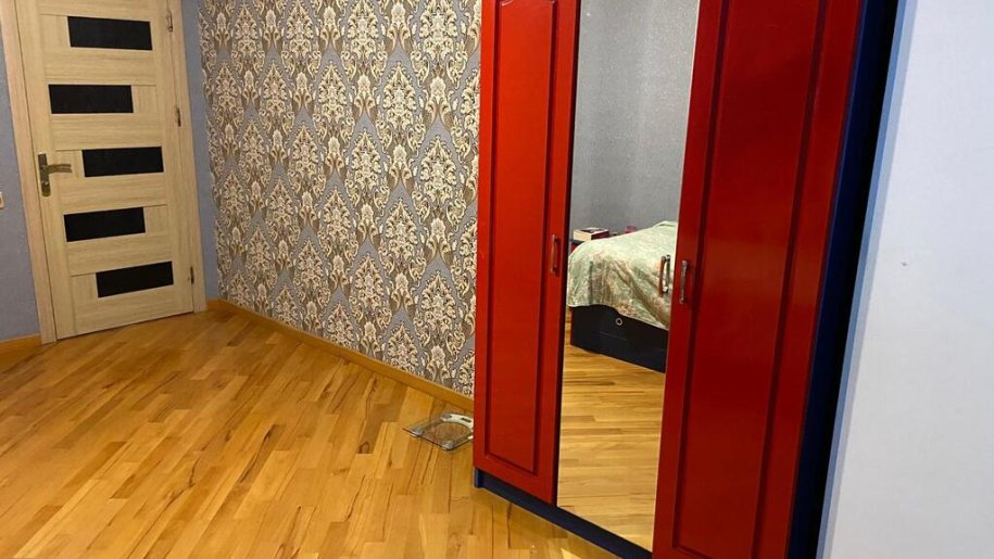 Satılır 2 otaqlı köhnə tikili, 70 m², Azadlıq Prospekti m.-5