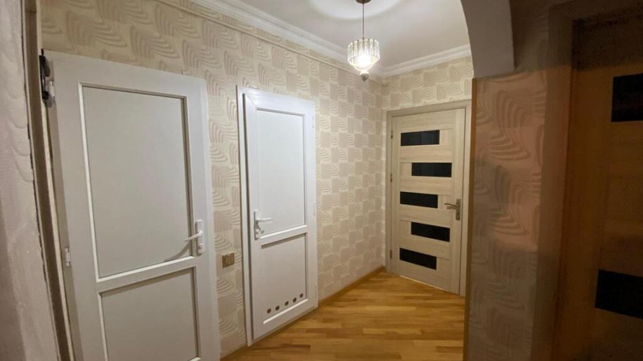 Satılır 2 otaqlı köhnə tikili, 70 m², Azadlıq Prospekti m.-10