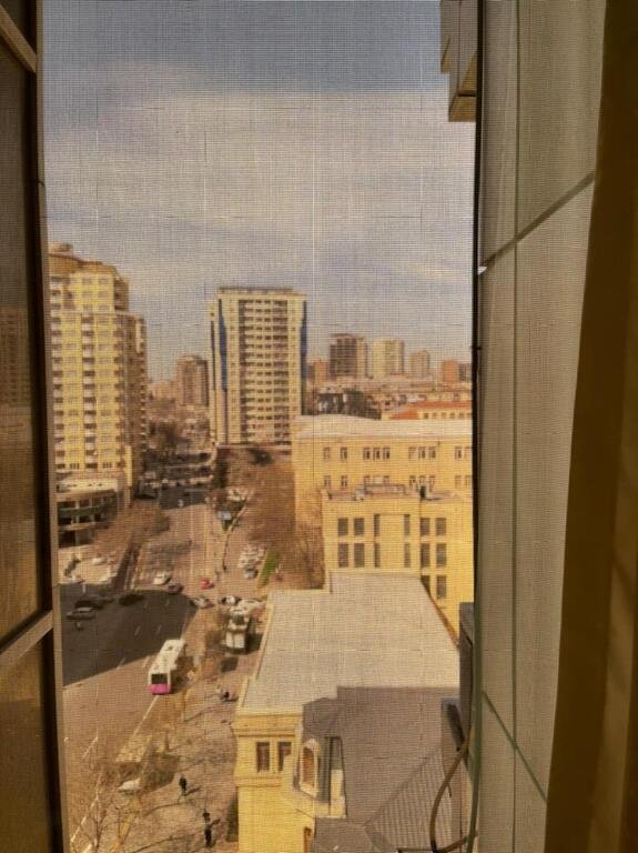 Kirayə verilir 4 otaqlı yeni tikili, 200 m², 28 May m.-16