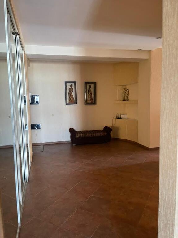 Kirayə verilir 4 otaqlı yeni tikili, 200 m², 28 May m.-21