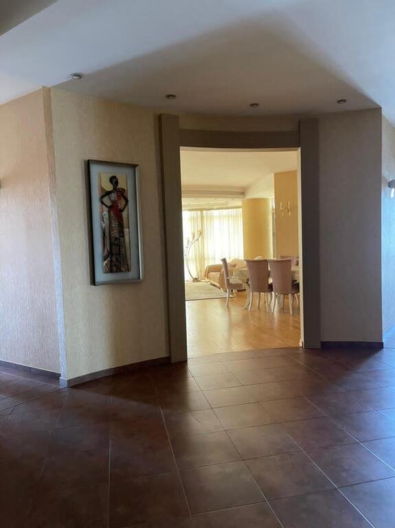 Kirayə verilir 4 otaqlı yeni tikili, 200 m², 28 May m.-22