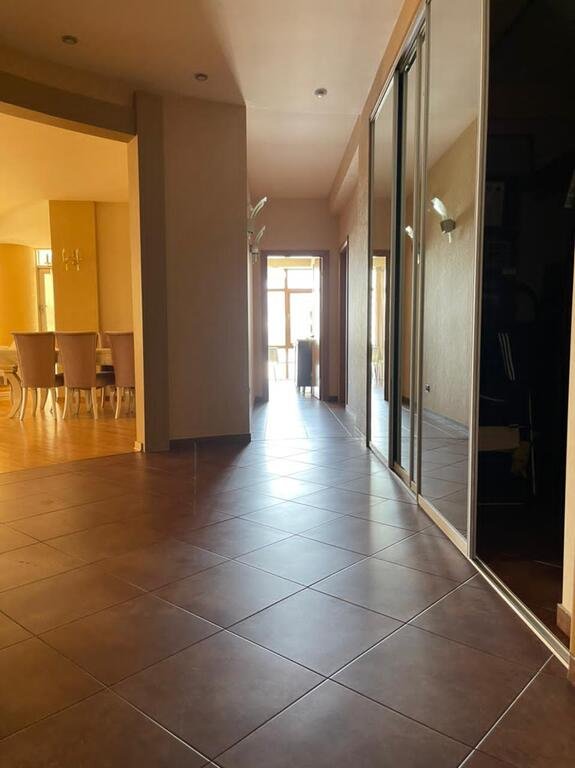 Kirayə verilir 4 otaqlı yeni tikili, 200 m², 28 May m.-24