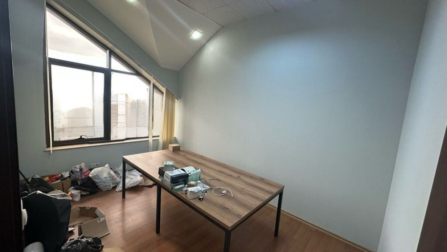 85 m<sup>2</sup> ofis icarəyə verilir, Nəriman Nərimanov m.-4