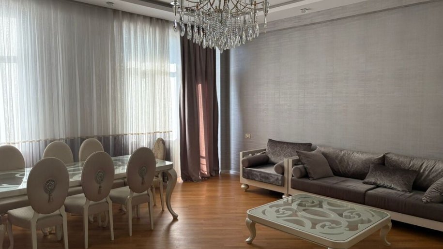 Satılır 3 otaqlı yeni tikili, 130 m², İnşaatçılar m.-2