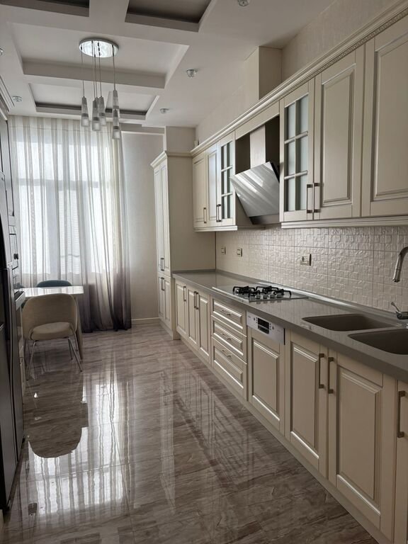 Satılır 3 otaqlı yeni tikili, 130 m², İnşaatçılar m.-6