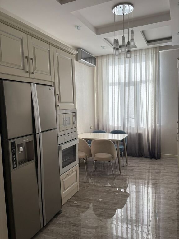 Satılır 3 otaqlı yeni tikili, 130 m², İnşaatçılar m.-7