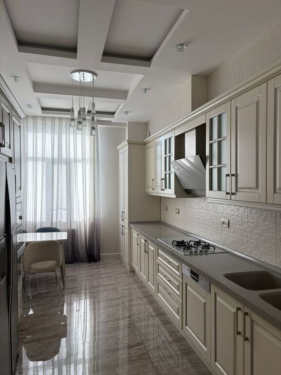 Satılır 3 otaqlı yeni tikili, 130 m², İnşaatçılar m.-8