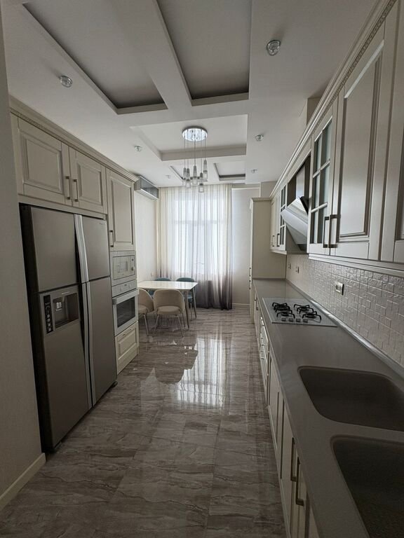 Satılır 3 otaqlı yeni tikili, 130 m², İnşaatçılar m.-9
