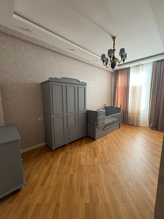 Satılır 3 otaqlı yeni tikili, 130 m², İnşaatçılar m.-10