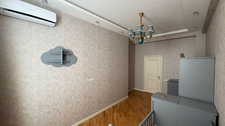 Satılır 3 otaqlı yeni tikili, 130 m², İnşaatçılar m.-11