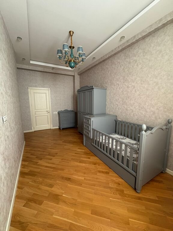 Satılır 3 otaqlı yeni tikili, 130 m², İnşaatçılar m.-14