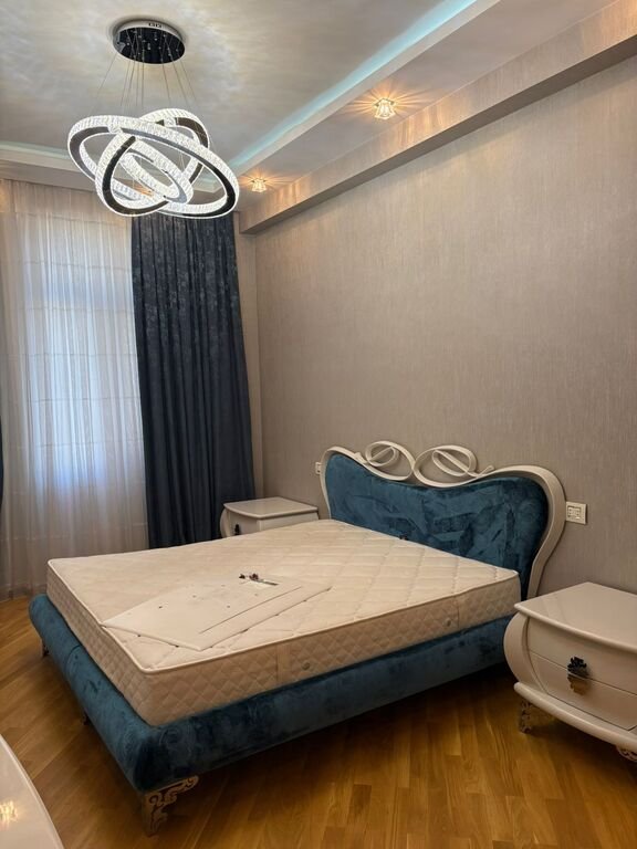 Satılır 3 otaqlı yeni tikili, 130 m², İnşaatçılar m.-19