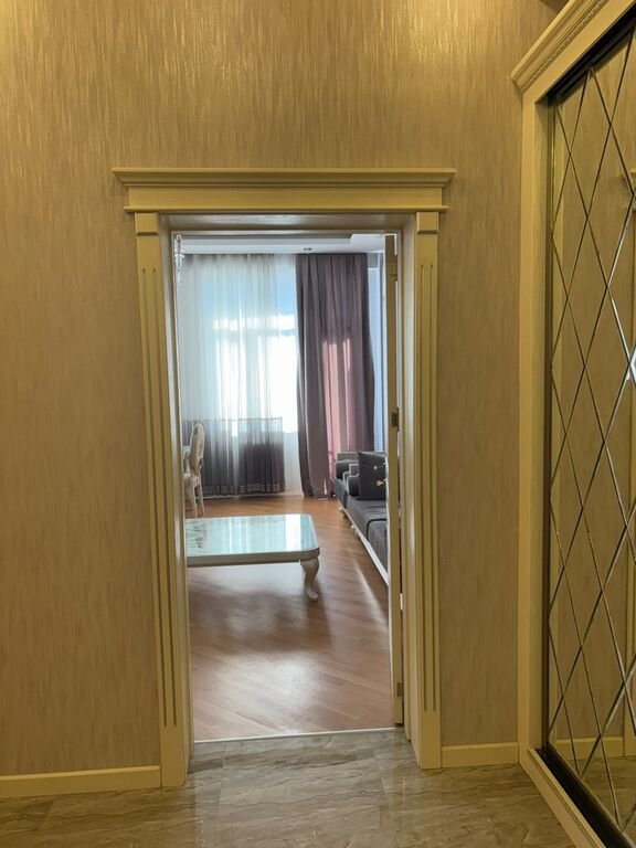 Satılır 3 otaqlı yeni tikili, 130 m², İnşaatçılar m.-24