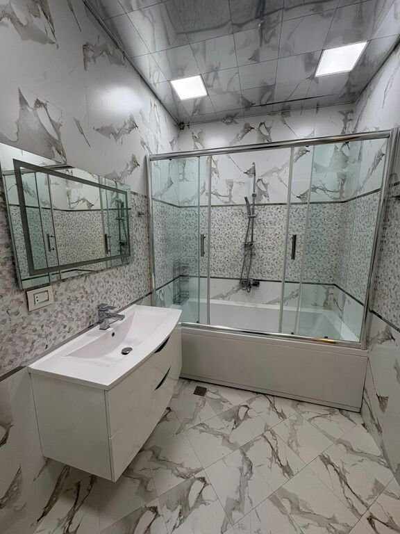 Satılır 3 otaqlı yeni tikili, 130 m², İnşaatçılar m.-25