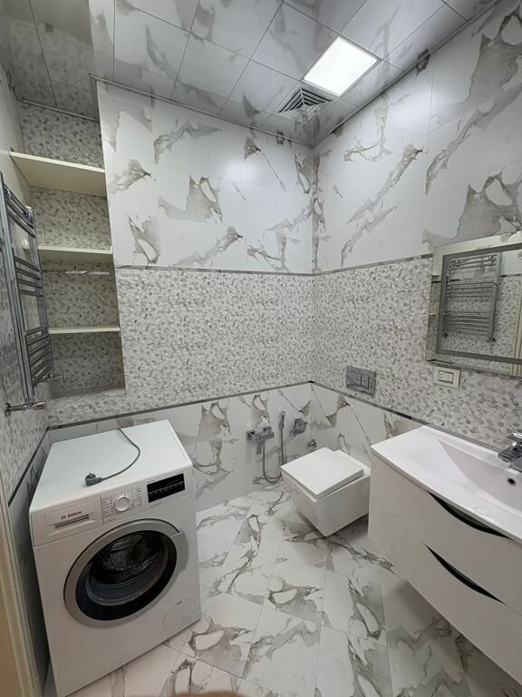 Satılır 3 otaqlı yeni tikili, 130 m², İnşaatçılar m.-26