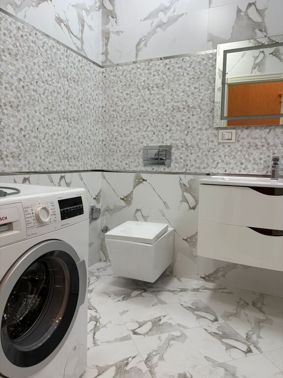 Satılır 3 otaqlı yeni tikili, 130 m², İnşaatçılar m.-29