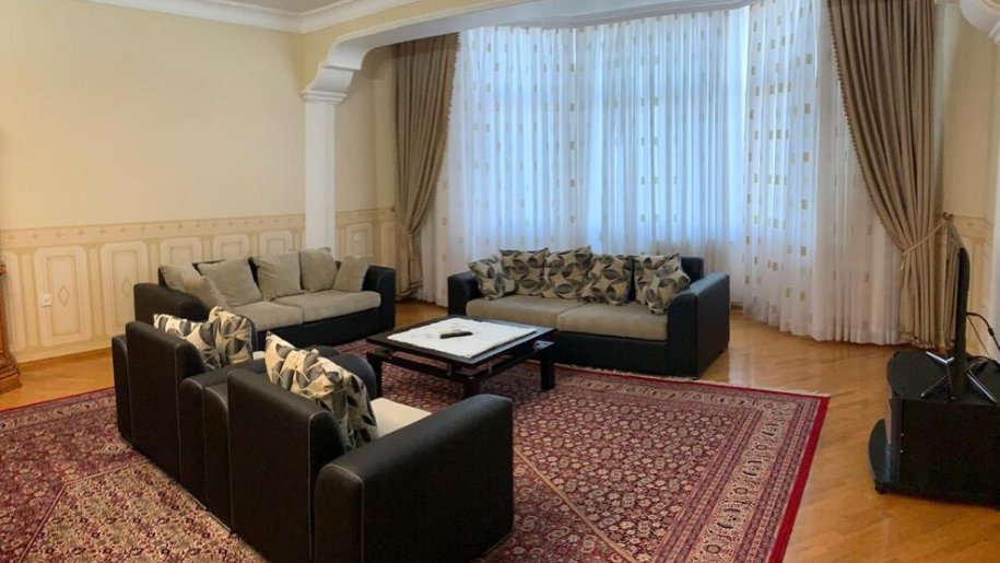 Kirayə verilir 4 otaqlı yeni tikili, 200 m², Nizami m.-2