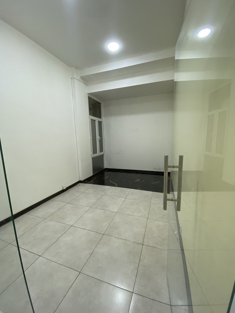 60 m<sup>2</sup> ofis icarəyə verilir, 28 May m.-4