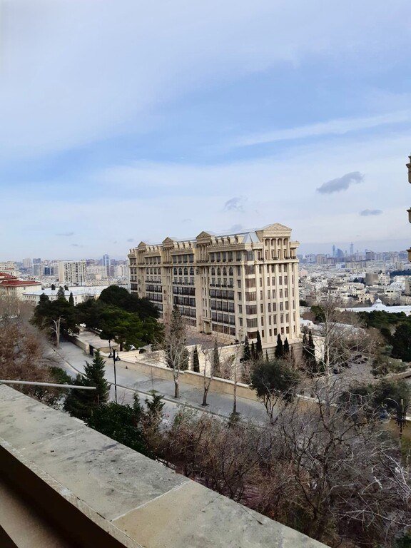 Kirayə verilir 2 otaqlı köhnə tikili, 64 m², İçərişəhər m.-1