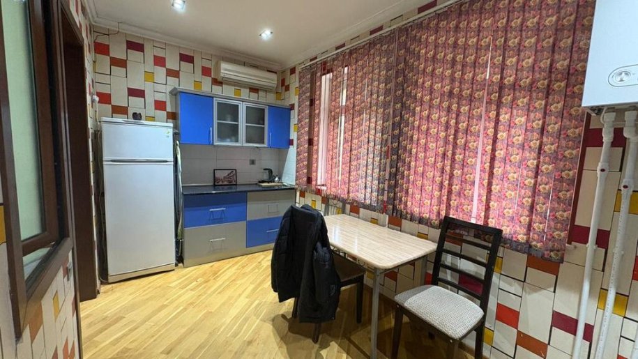 Kirayə verilir 2 otaqlı köhnə tikili, 64 m², İçərişəhər m.-10