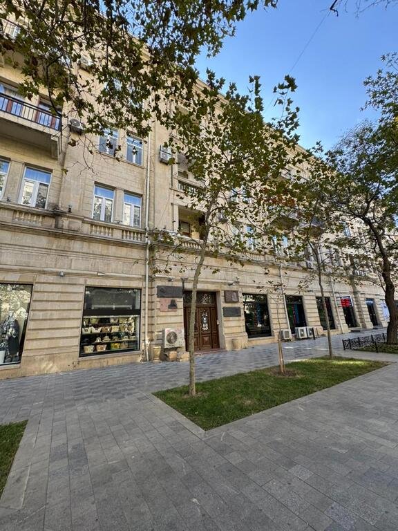 Kirayə verilir 3 otaqlı köhnə tikili, 100 m², Sahil m.-1