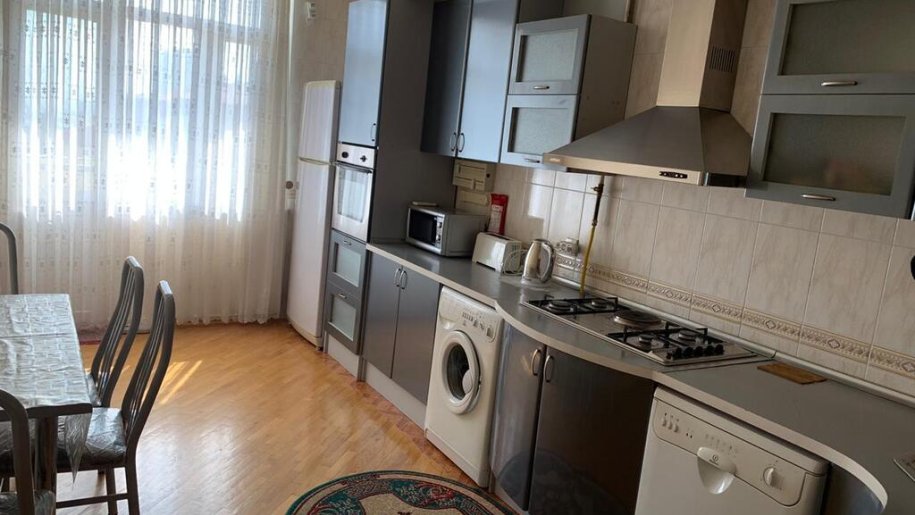 Kirayə verilir 4 otaqlı yeni tikili, 200 m², Nizami m.-5