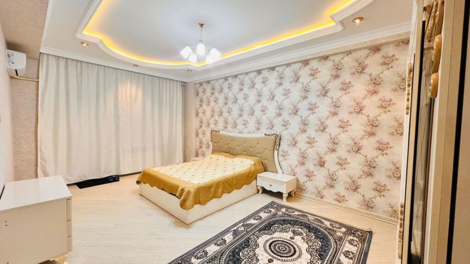 Kirayə verilir 3 otaqlı yeni tikili, 136 m², İnşaatçılar m.-6