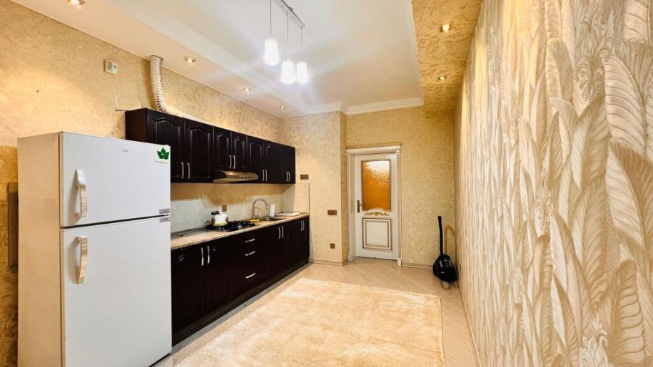 Kirayə verilir 3 otaqlı yeni tikili, 136 m², İnşaatçılar m.-7