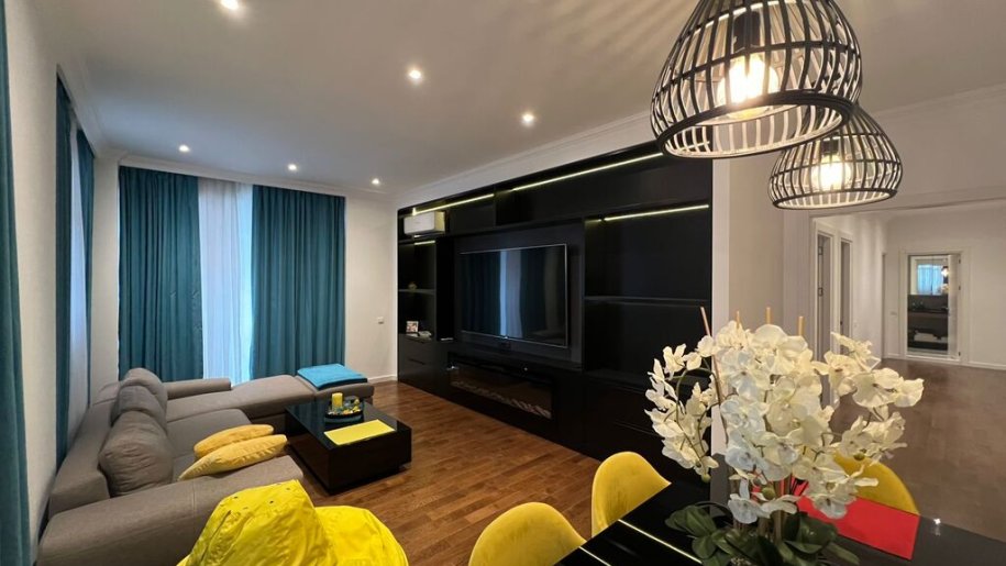 Satılır 3 otaqlı yeni tikili, 148 m², 8 noyabr-1