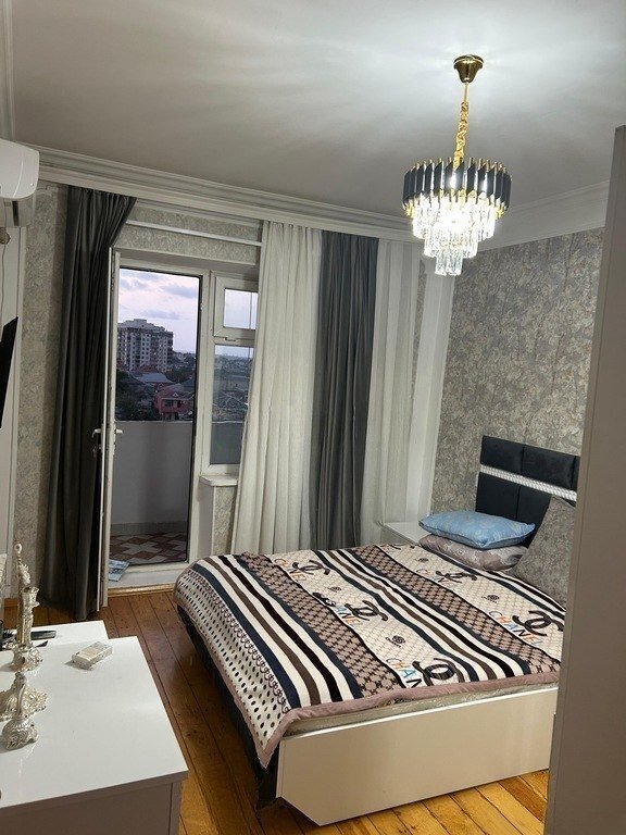 Satılır 3 otaqlı köhnə tikili, 90 m², Azadlıq Prospekti m.-3