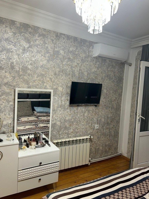 Satılır 3 otaqlı köhnə tikili, 90 m², Azadlıq Prospekti m.-4