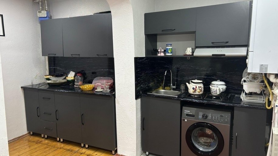 Satılır 3 otaqlı köhnə tikili, 90 m², Azadlıq Prospekti m.-8