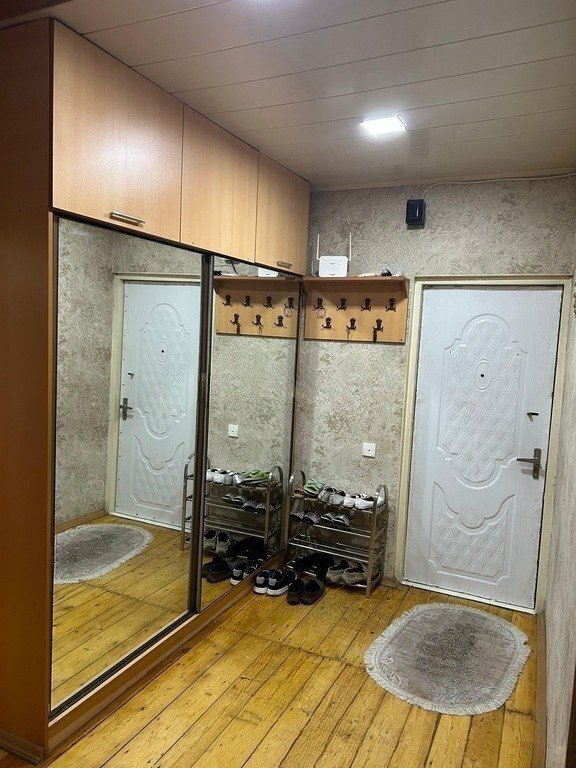 Satılır 3 otaqlı köhnə tikili, 90 m², Azadlıq Prospekti m.-13