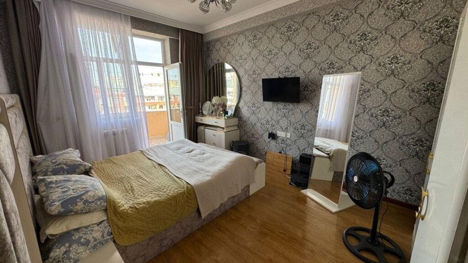 Satılır 4 otaqlı yeni tikili, 145 m², İnşaatçılar m.-5