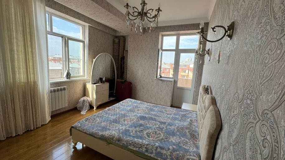 Satılır 4 otaqlı yeni tikili, 145 m², İnşaatçılar m.-7