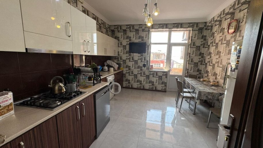 Satılır 4 otaqlı yeni tikili, 145 m², İnşaatçılar m.-9
