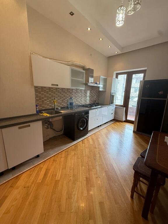 Kirayə verilir 2 otaqlı yeni tikili, 85 m², 8 noyabr-9