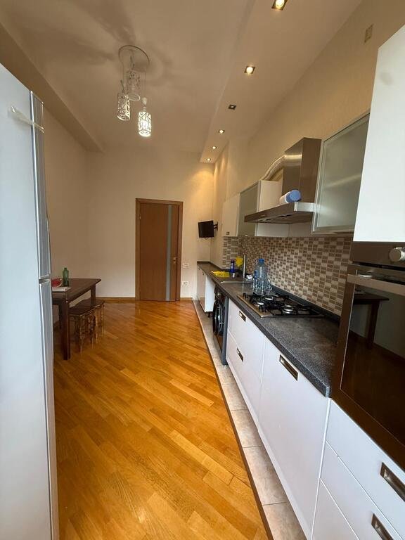 Kirayə verilir 2 otaqlı yeni tikili, 85 m², 8 noyabr-12